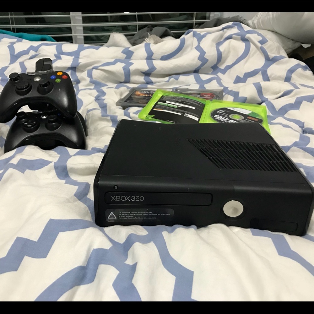 xbox 360 bundle (console, controllers, games, etc)